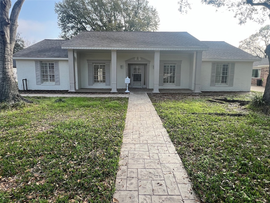 2011 Meadow Ln, Richmond, TX 77469 - photo 1