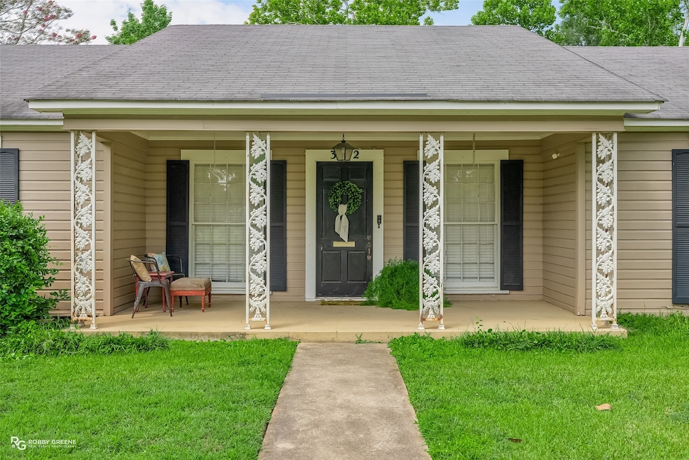 3642 Gilbert Dr, Shreveport, LA 71104 - photo 1