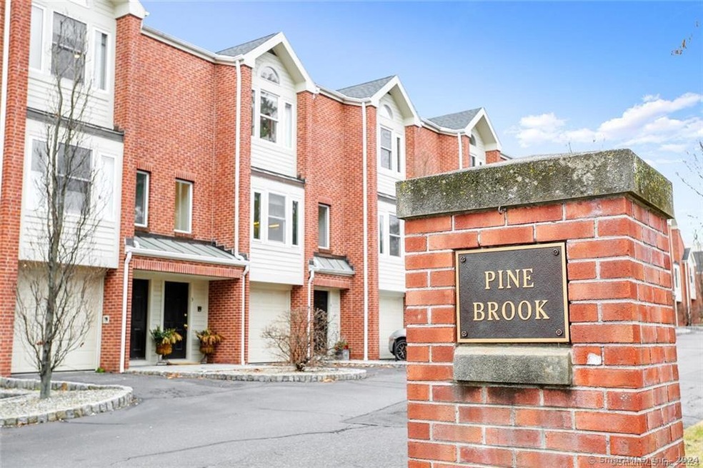 3 Pine Brook Ln unit 3, Darien, CT 06820 - photo 1