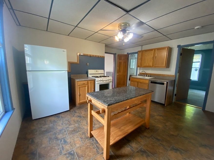 15 Clifton St unit 2, Worcester, MA 01610 - photo 1