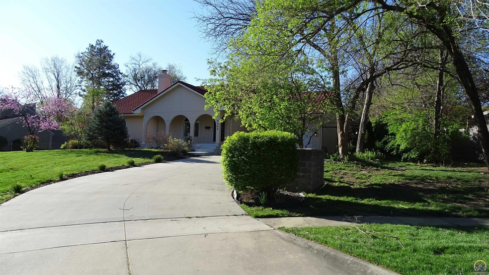 3320 SW MacVicar Ave, Topeka, KS 66611 - photo 1