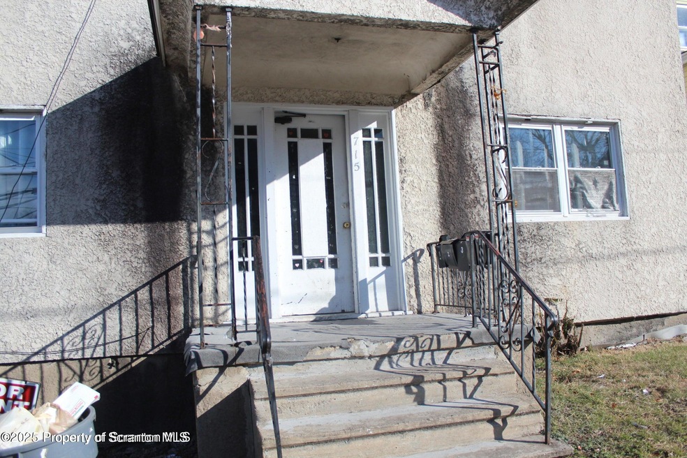 715 Moosic St unit 4, Scranton, PA 18505 - photo 1
