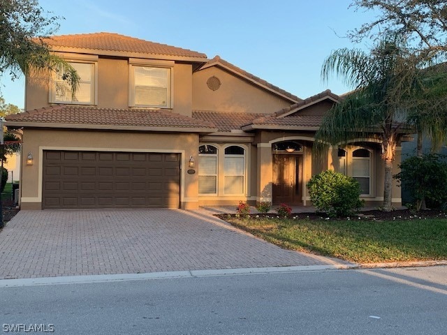 Beautiful and spacious 4 bed/3 bath with den/bedro