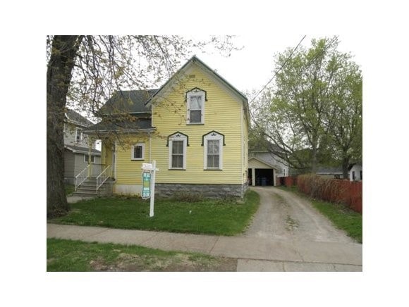 1211 Elmwood Ave, Oshkosh, WI 54901 - photo 1