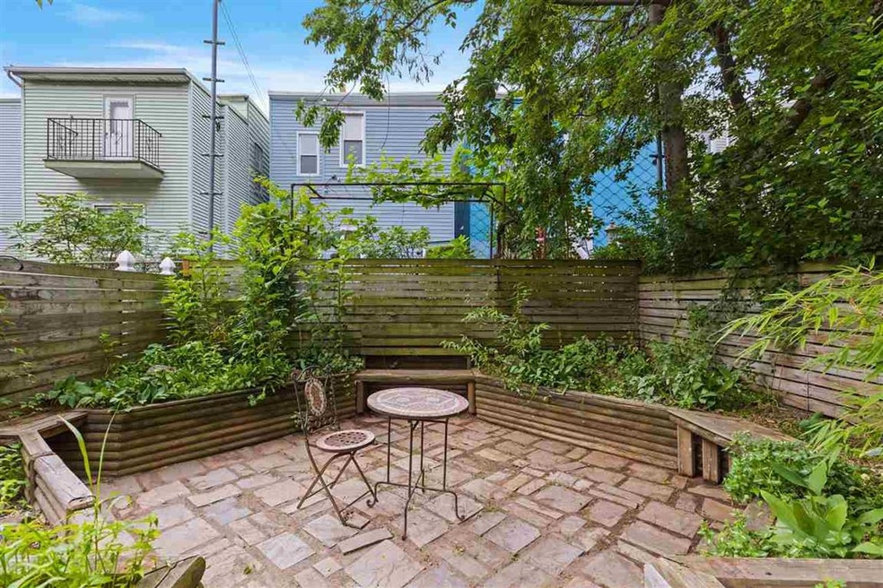 215 Shippen St unit 1, Weehawken, NJ 07086 - photo 1