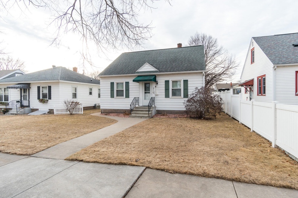 02_2116_15thPl_Exterior2_mls