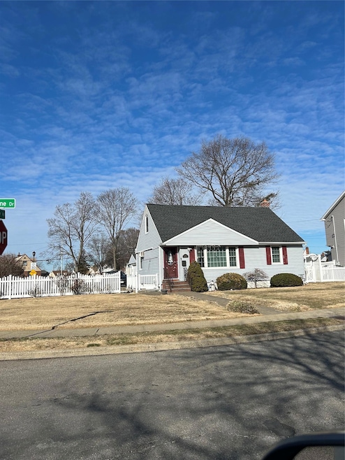 1096 Shelburne Dr, Franklin Square, NY 11010 - photo 1