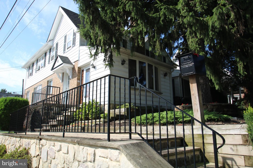 216 W Marshall Rd, Lansdowne, PA 19050 - photo 1