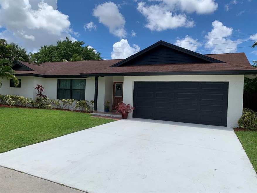 9111 Bedford Dr, Boca Raton, FL 33434 - photo 1