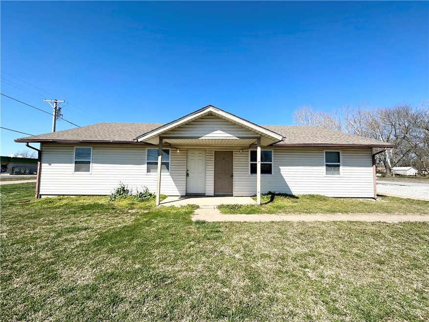 95 Pine Ave unit 2, Gentry, AR 72734 - photo 1