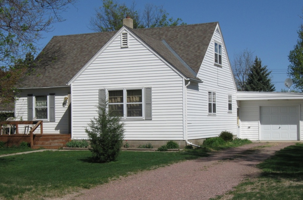 1312 E 3rd Ave, Mitchell, SD 57301 - photo 1