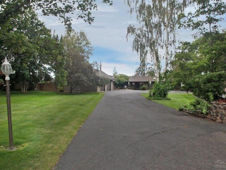 241 NW Canyon Dr, Redmond, OR 97756 - photo 1