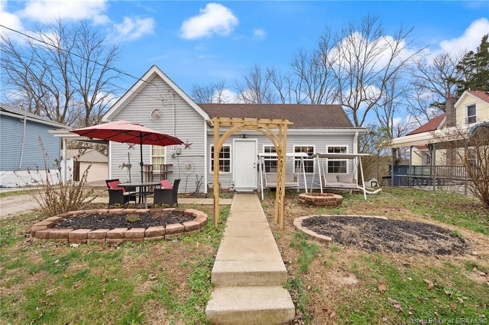 727 E Walnut St, Corydon, IN 47112 - photo 1