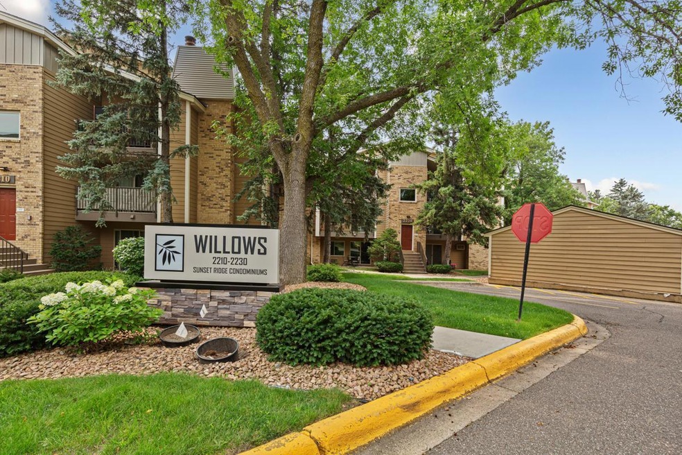 2220 Ridge Dr unit 31, Saint Louis Park, MN 55416 - photo 1