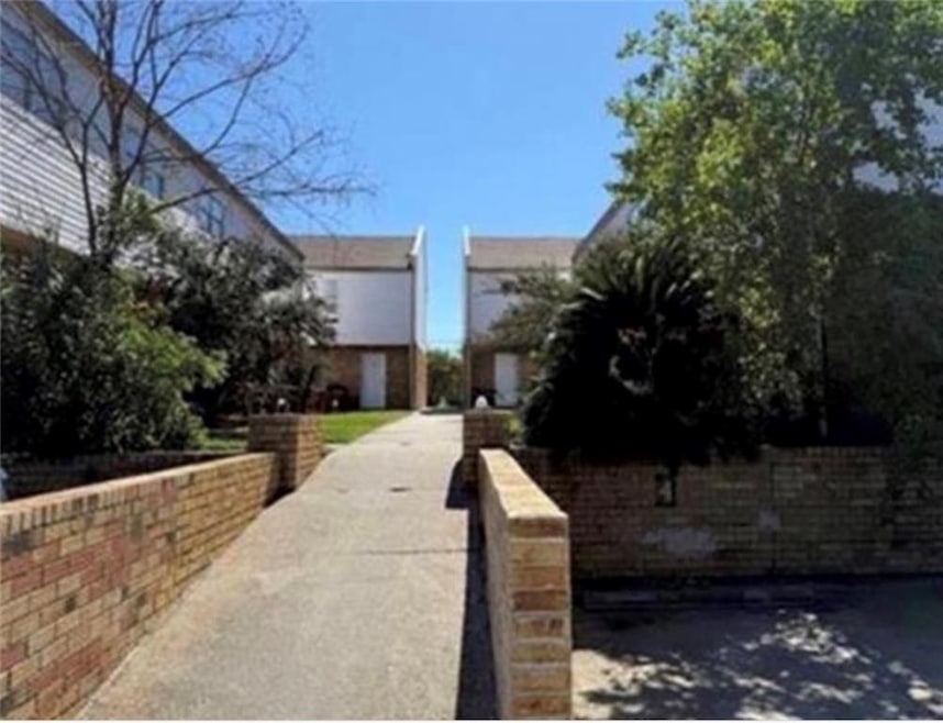 4754 Pontchartrain Dr unit 7, Slidell, LA 70458 - photo 1