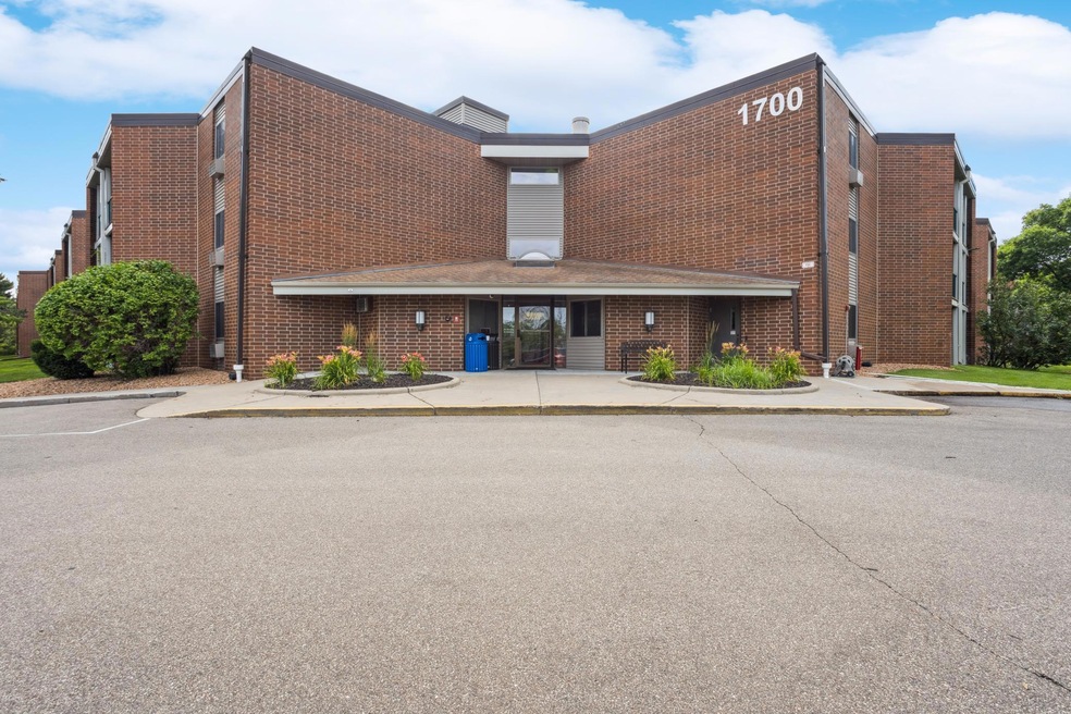 1700 Four Oaks Rd Unit 327 Eagan MN_0003.jpg