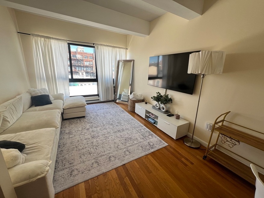 XII Stoneholm unit 617, Boston, MA 02115 - photo 1