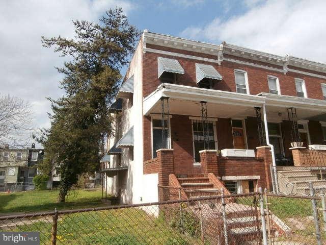 2216 W Lexington St, Baltimore, MD 21223 - photo 1