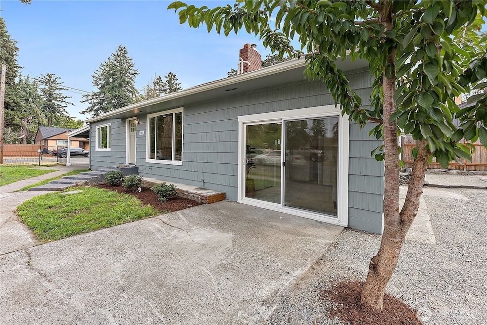11803 C St S, Tacoma, WA 98444 - photo 1