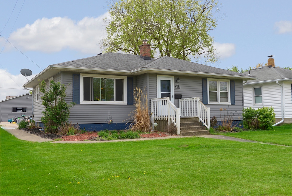 1307 W Washington St, Ottawa, IL 61350 - photo 1