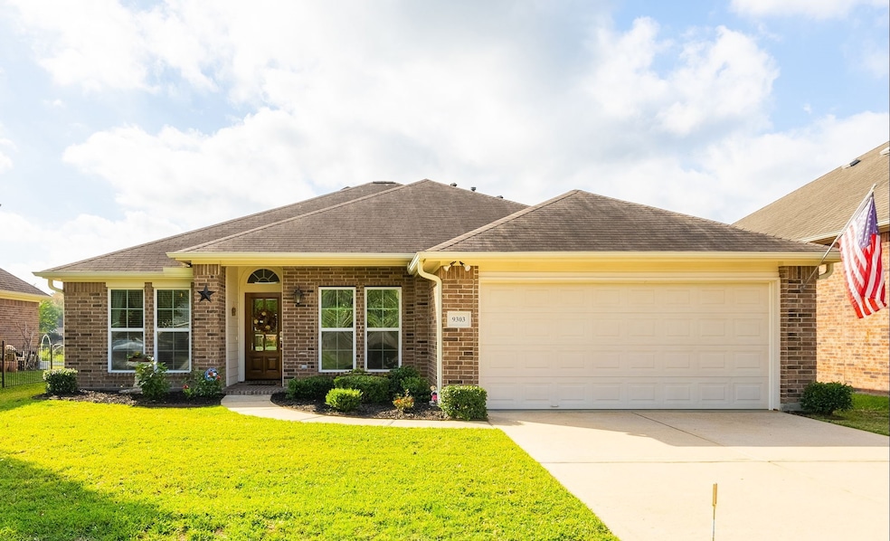 9303 E Lakeside Dr, Magnolia, TX 77354 - photo 1