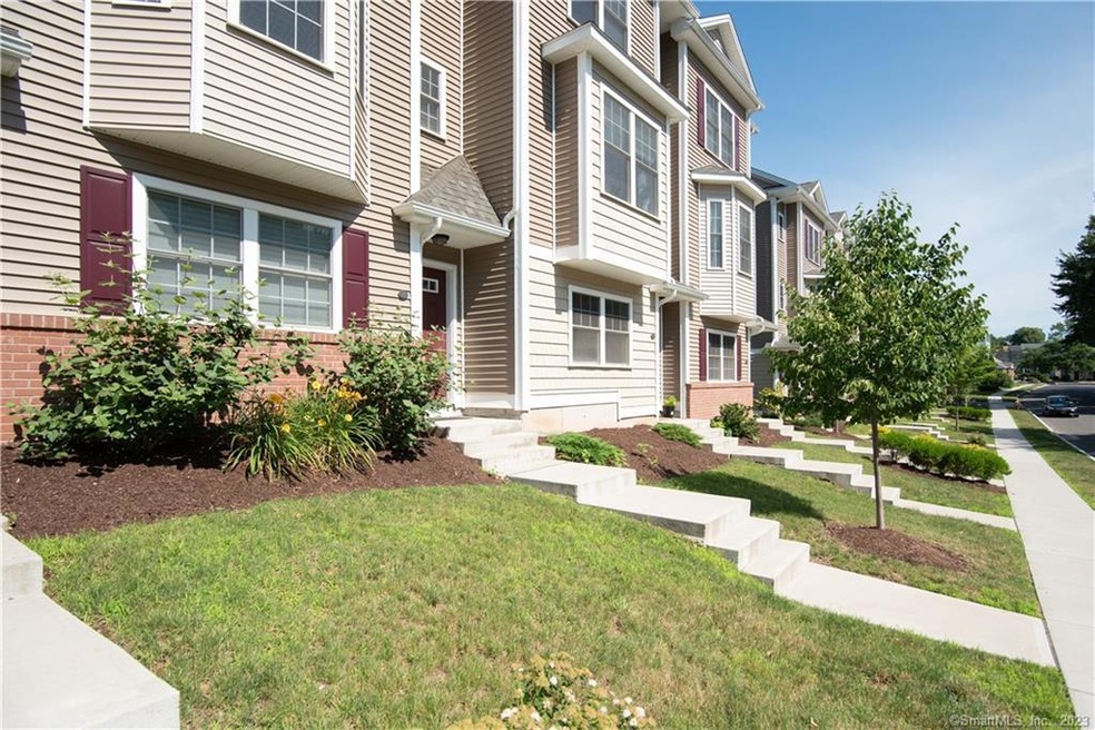 35 Ringgold St unit 303, West Hartford, CT 06119 - photo 1