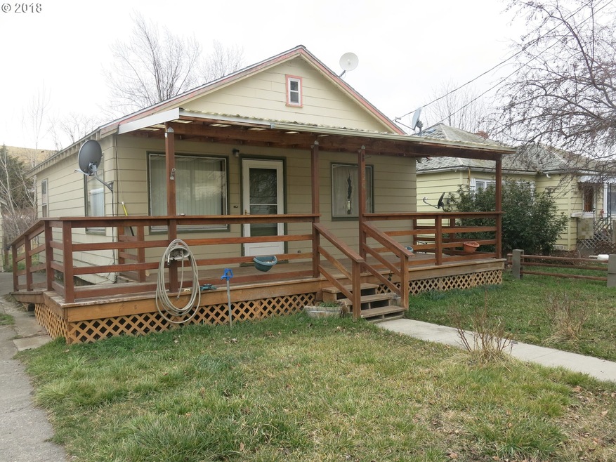 320 W Union Ave, Heppner, OR 97836 - photo 1