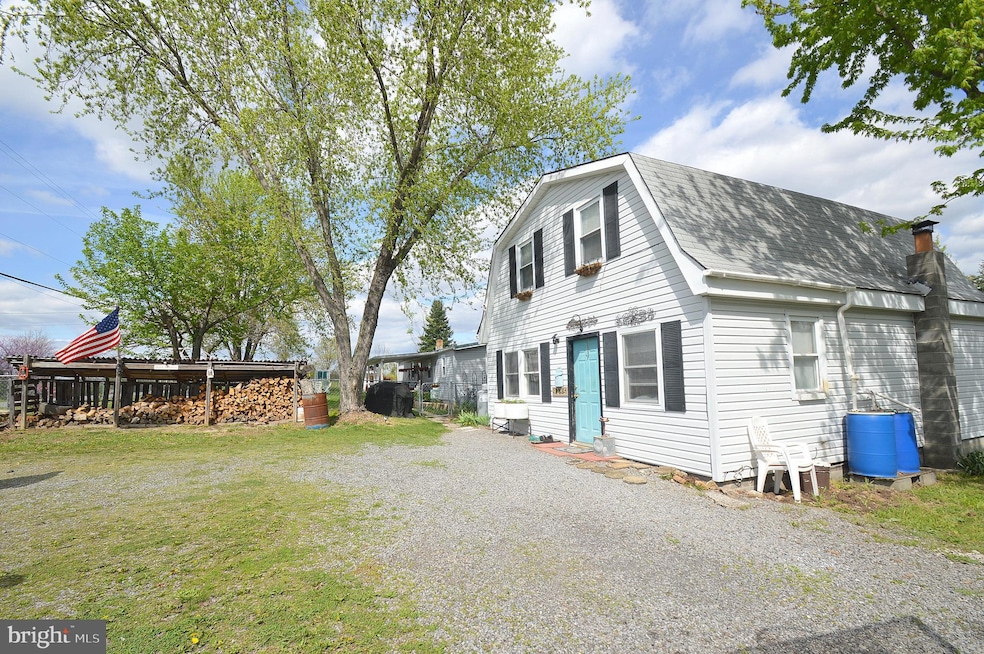 9695 Winchester Grade Rd, Berkeley Springs, WV 25411 - photo 1