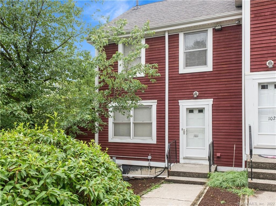 7 Dean St unit 1-101, Danbury, CT 06810 - photo 1