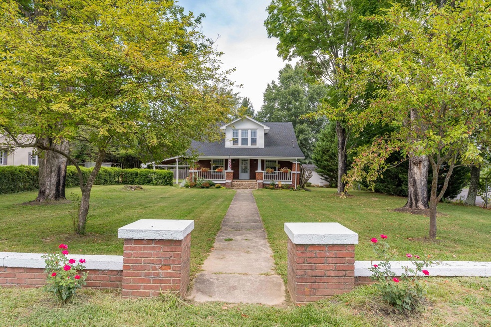 505 Twin Oaks Dr, Johnson City, TN 37601 - photo 1