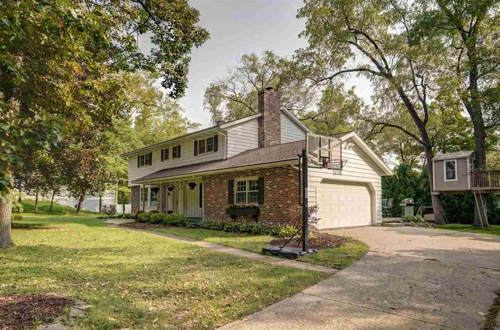 1852 Briarwood Ln, Fitchburg, WI 53575 - photo 1