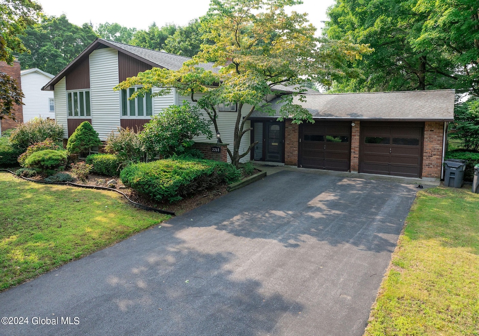 2268 Sweetbrier Rd, Schenectady, NY 12309 - photo 1