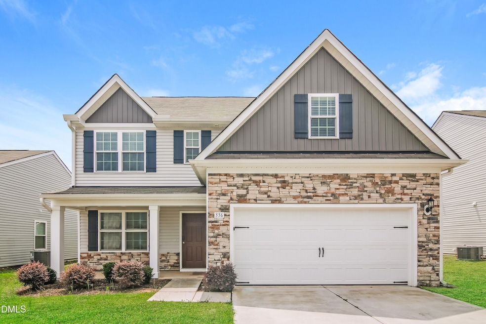 000-photo-front-view-14579151