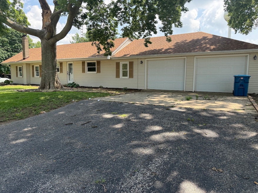 126 N 8th St, Hennepin, IL 61327 - photo 1