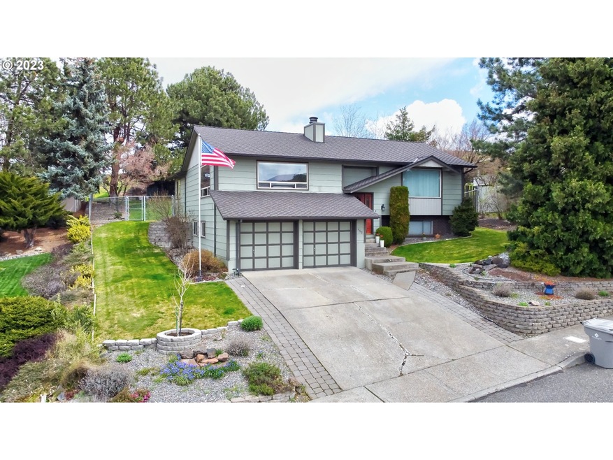 560 Summit Ridge Dr E, the Dalles, OR 97058 - photo 1