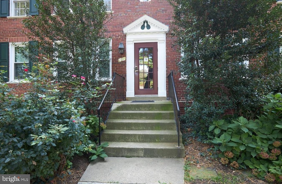 1917 N Rhodes St unit 13, Arlington, VA 22201 - photo 1