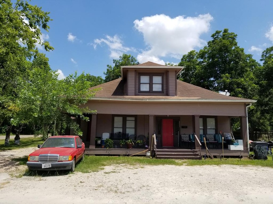 2001 Lois St, Bay City, TX 77414 - photo 1