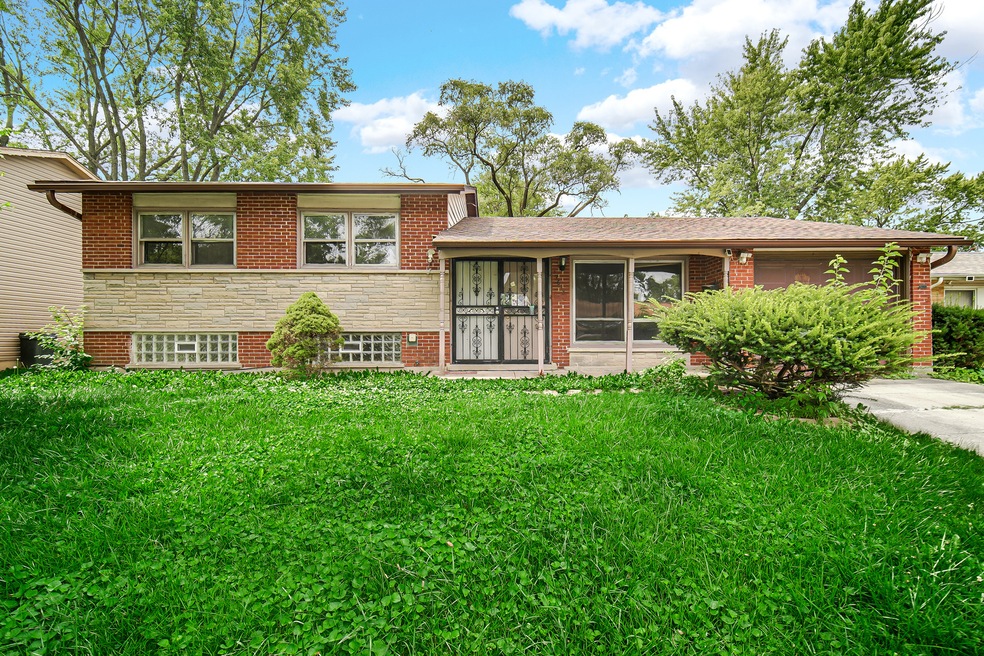 17618 Grandview Dr, Hazel Crest, IL 60429 - photo 1