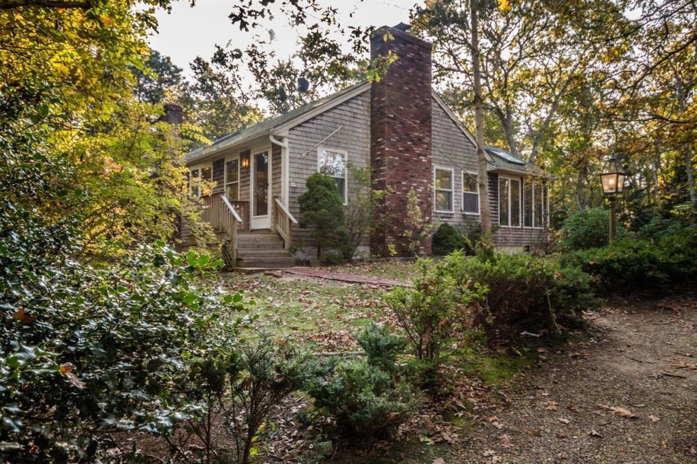 11 Shady Oak Ln, Edgartown, MA 02539 - photo 1