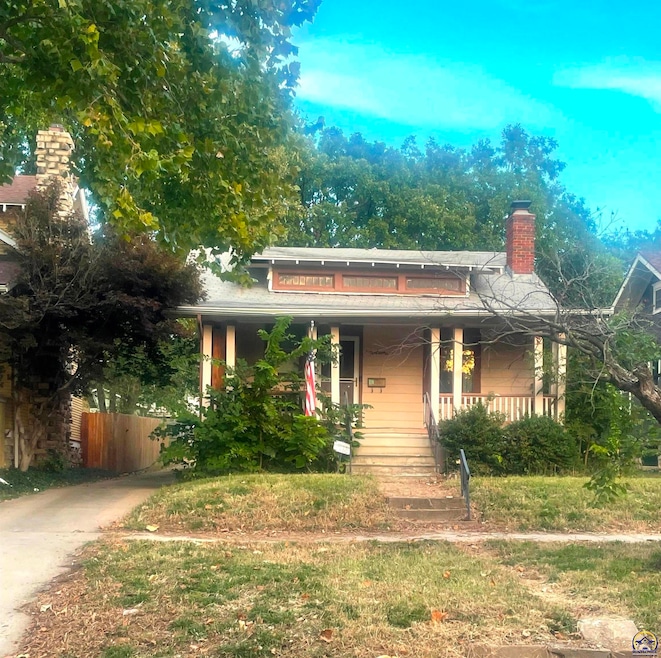 312 SW Elmwood Ave, Topeka, KS 66606 - photo 1