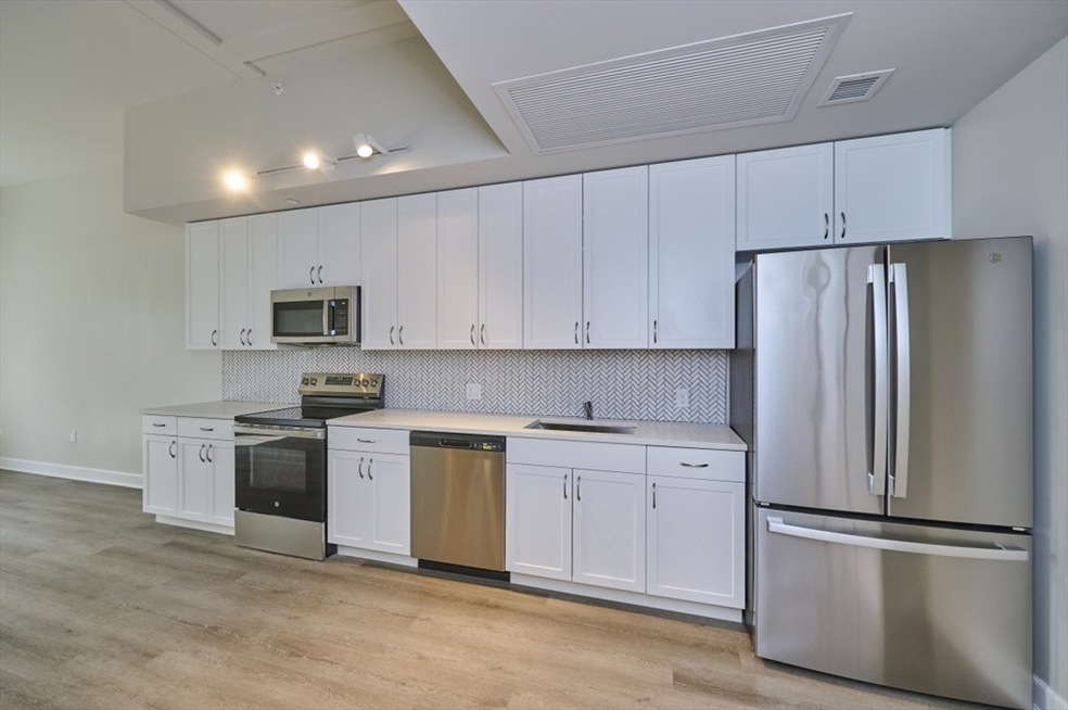 133 Salem St unit 407, Revere, MA 02151 - photo 1