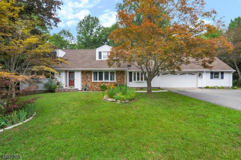 8 Poinsetta Ct, Kinnelon, NJ 07405 - photo 1