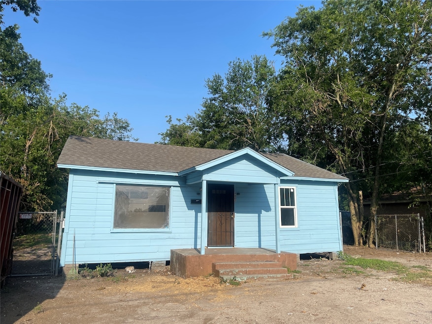 4602 Leffingwell St, Houston, TX 77026 - photo 1