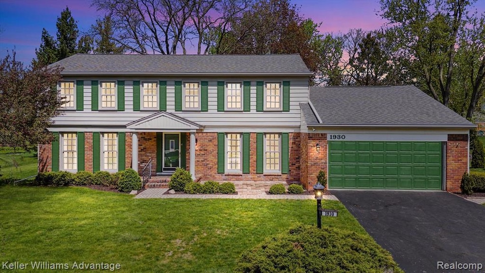 1930 Hunters Ridge Dr, Bloomfield Hills, MI 48304 - photo 1