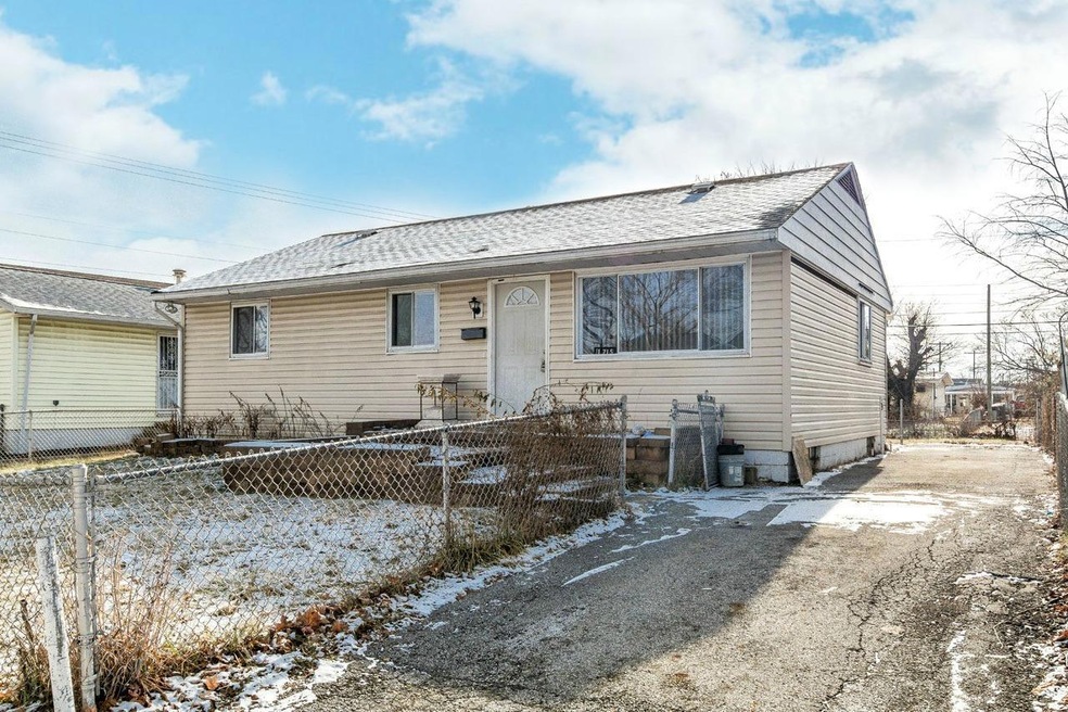 Welcome to 1715 E Blake Ave.