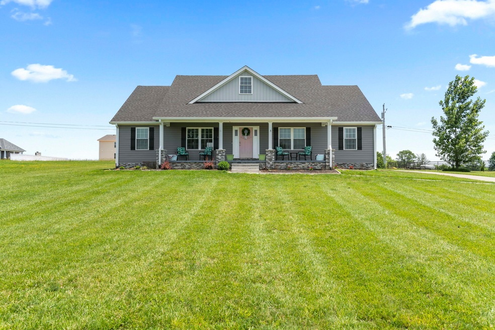 916 Oatfield Rd, Harrodsburg, KY 40330 - photo 1