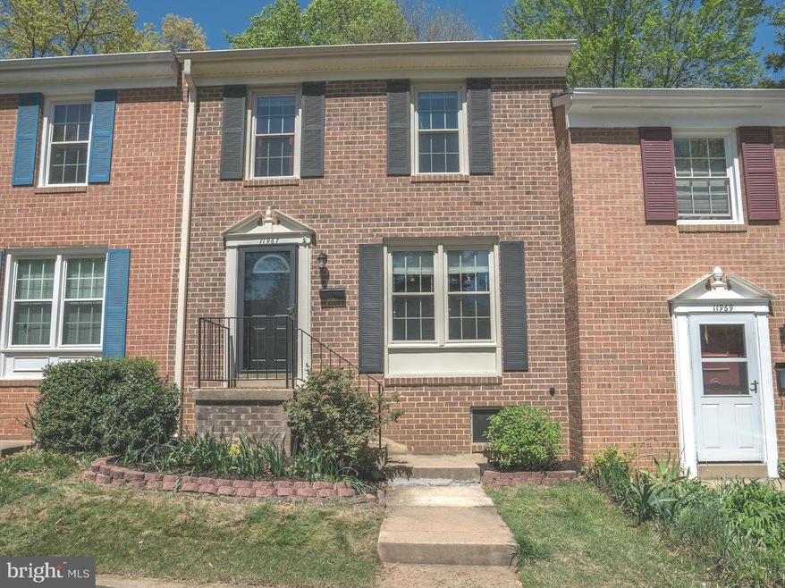 11967 Heathcote Ct, Reston, VA 20191 - photo 1