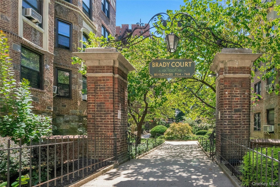 Brady Court unit 117, Bronx, NY 10462 - photo 1