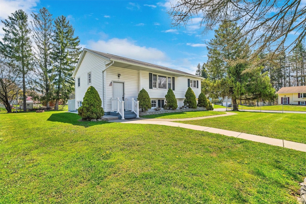 18 Stirrup Dr, Newburgh, NY 12550 - photo 1