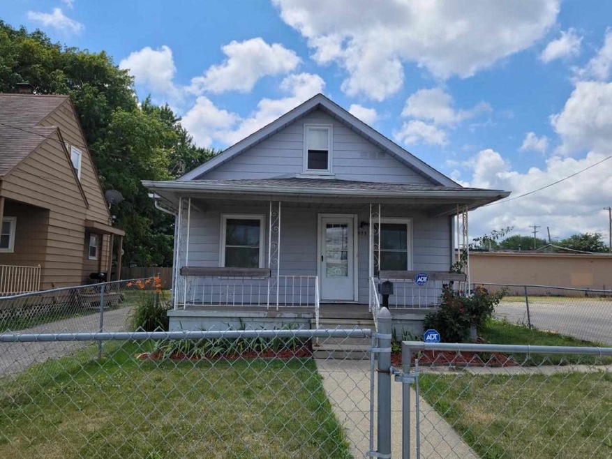 953 W Atherton Rd, Flint, MI 48507 - photo 1